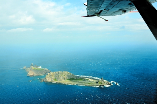中国海监飞机巡航钓鱼岛(图)图片