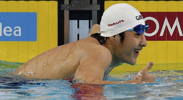 图文:短池世锦赛男子400混 濑户大也竖大拇指