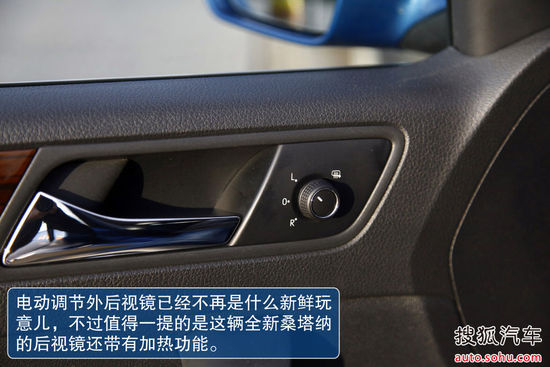 改变很彻底配置升级 海外 试驾全新桑塔纳 2012/11/19 NO.316 提起桑塔纳,可以说我们这些80后的父辈们也许还能回忆起当年那句拥有桑塔纳,走遍天下都不怕广告语,就连我们这些上世纪80年代出生的人也还清晰保存着当年的记忆。如今,已经伴随中国人近29年的桑塔纳终于要告老还乡,让自己彻底退休了,而全新一代桑塔纳正向我们走来,这新老交替所带来的变化称得上是翻天覆地,面目全非,或许留在我们心中的也只剩下桑塔纳这个名字而已。