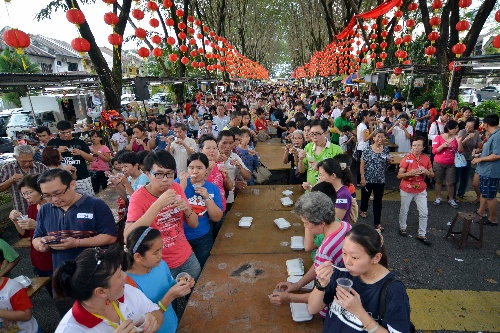 马来西亚千人吃汤圆图片