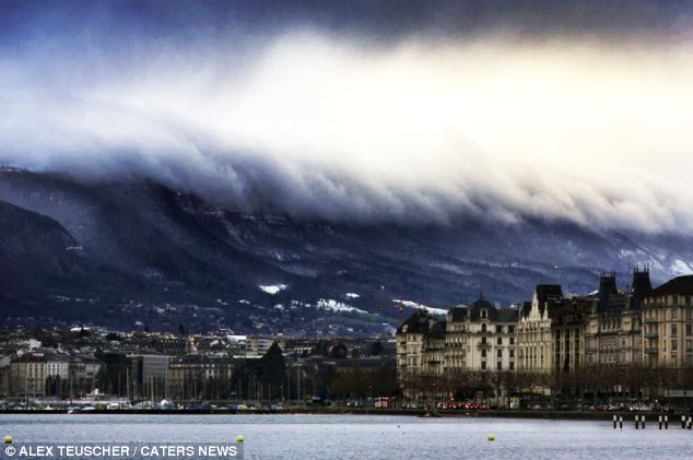 瑞士上空惊现席卷全城海啸云奇景