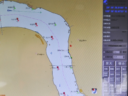 这是船舶上的接收终端显示的实时航道电子地图(12月18日摄).图片