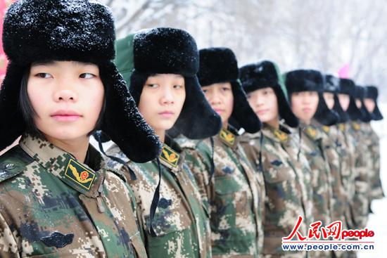 新疆边防总队"95后"边防女兵风雪中傲然绽放(组图)