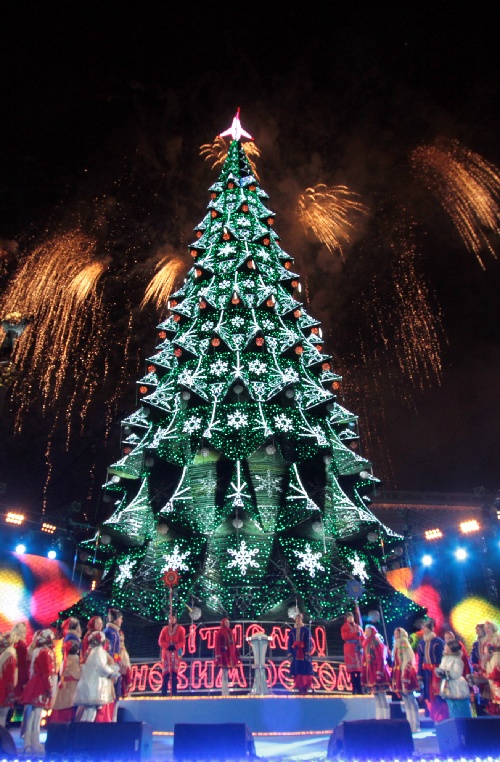 (国际)(2)基辅点亮巨型圣诞树