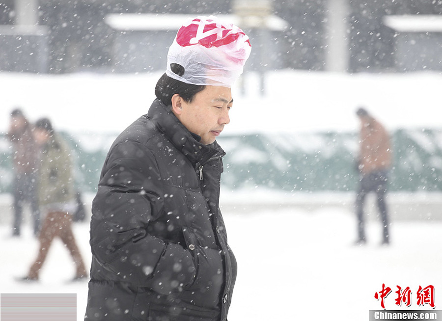 寒潮来袭 内蒙古迎明显降雪大风降温天气