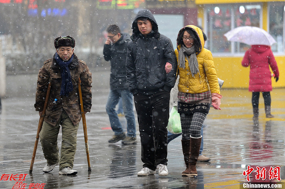 高清组图:强冷空气来袭 北方迎来降雪降温天气