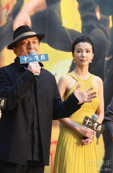 成龙与"龙女郎"姚星彤