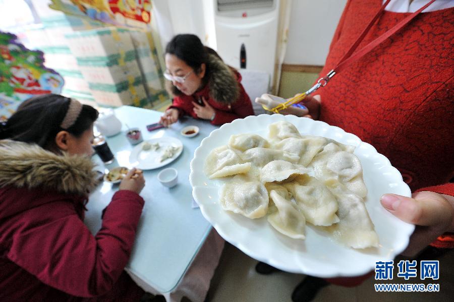 当日是农历二十四节气之一的冬至,我国北方地区群众有冬至吃饺子的