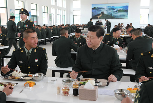 File photo taken in December 2012 shows Xi Jinping has a lunch with soldiers during his inspection to the Guangzhou Military Region in south China. (Xinhua)