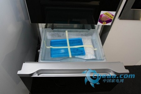 美的BCD-320WGPM冰箱冷冻室