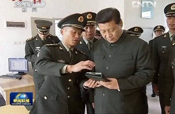 资料图：习近平在广州战区考察。