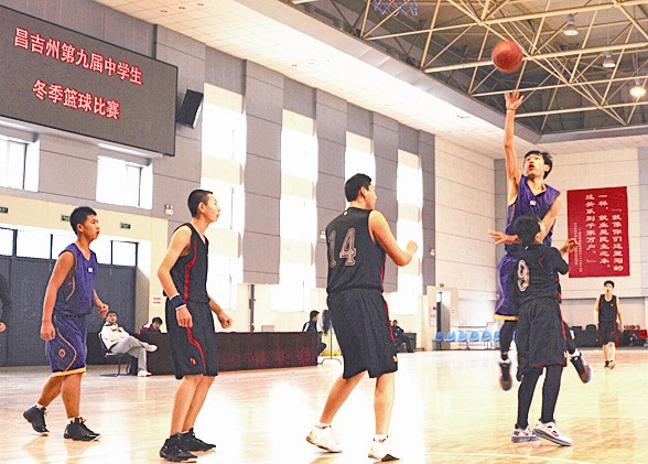 昌吉州中学生篮球赛开赛(图)