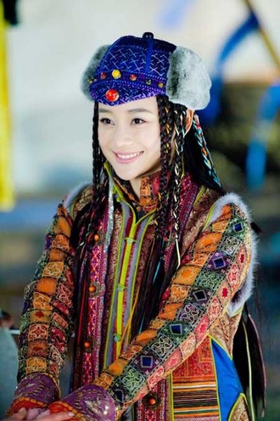 美人无泪 袁姗姗化身草原明珠 高清图片