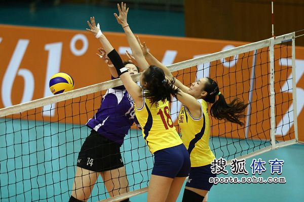 图文:女排联赛北京0-3八一