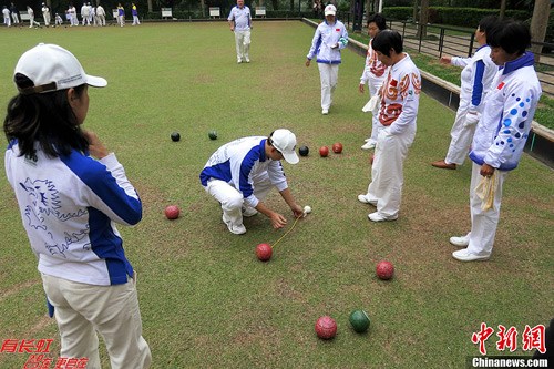 中国掷球(草地滚球)锦标赛在深圳举行(组图)