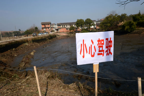 摄影:新华社记者 周科 24日上午9时左右,江西省贵溪市滨江镇洪塘