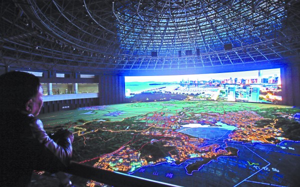 12月25日,青岛市规划展览馆向媒体开放,记者有幸先睹为快.
