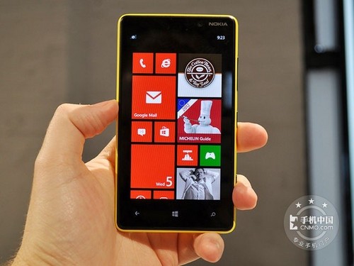 诺基亚Lumia 820正面图片