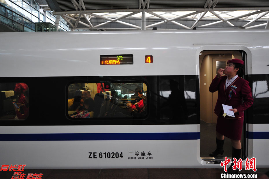 京广高铁正式开通运营 G72驶出广州南站(组图
