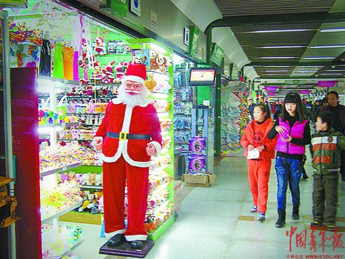 中国制造改良西方圣诞节传统:圣诞老人更换外