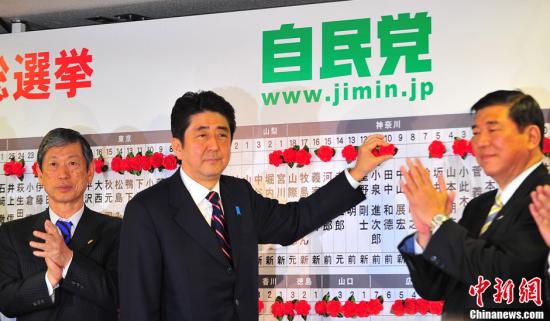安倍晋三在日本参议院选举中获得首相指名