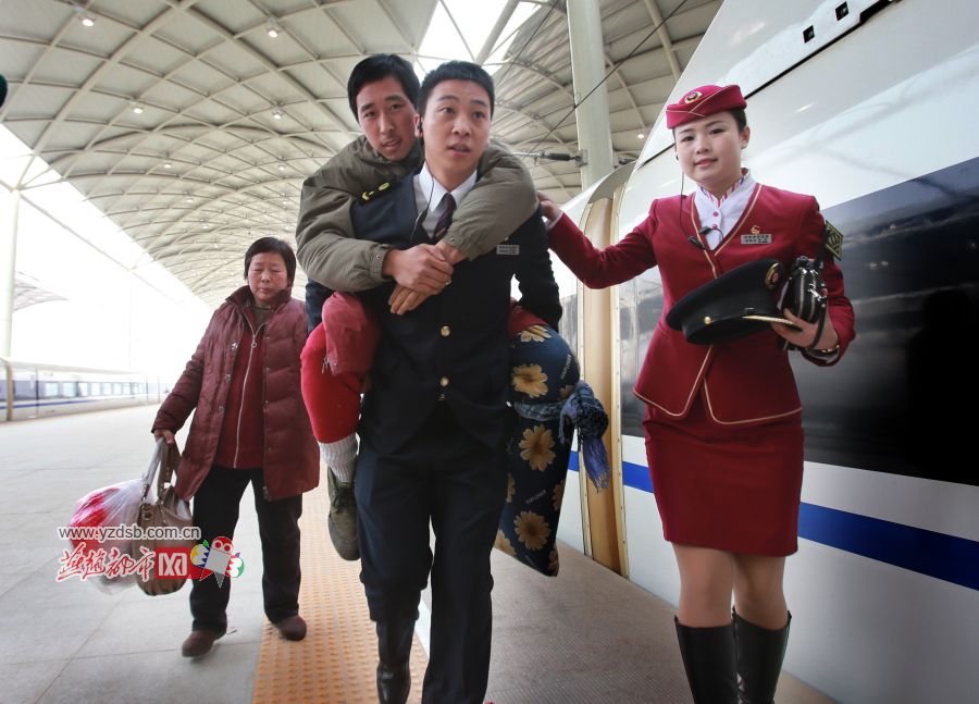 高铁正式开通 记者全程体验【高清组图】; 京广高铁乘务员图片