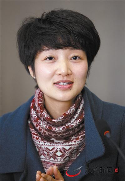 王薇  