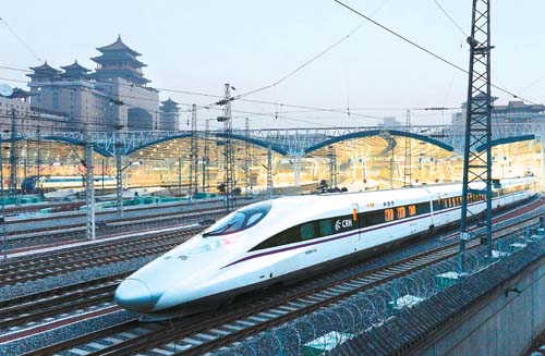 12月26日,一列京广高铁列车驶出北京西站.新华社发