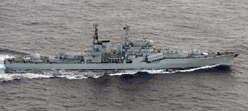 日本海上自卫队侦察机拍摄的中国舰队的照片。