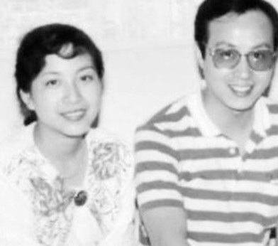 罗京与妻子刘继红结婚20多年,一直十分恩爱.