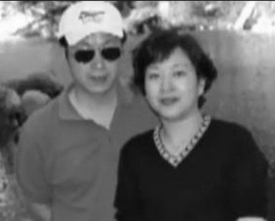 罗京与妻子刘继红结婚20多年,一直十分恩爱.