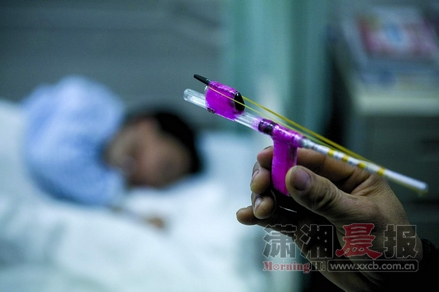 男孩被同学自制"笔芯枪"射伤右眼 笔芯射程可达10米(图)