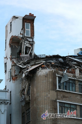 上海四川大楼坍塌事件后续:顶层系加盖