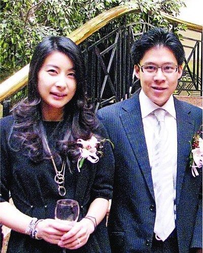 郭晶晶与霍启刚婚后首度亮相