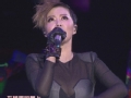 《2013湖南卫视跨年晚会》片花 谭维维演唱《路漫漫》