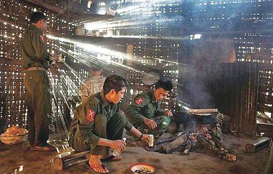 缅甸战事升级:战机闯中国领空 云南民居被毁(组图)