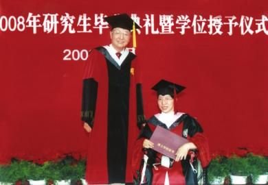 高位截瘫女自学攻下北大博士 将赴哈佛留学