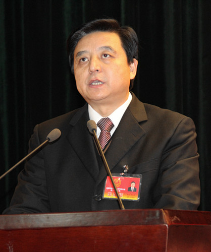 市长冯云乔代表市政府向大会作政府工作报告