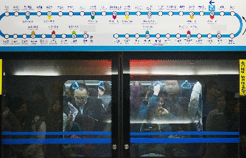 (社会)(3)北京地铁10号线成最拥挤线路