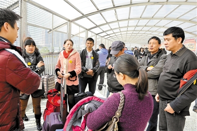 深圳实施持L签新规 赴港澳游须团进团出