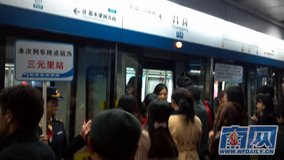 广州地铁二号线高峰短线开始运营(图)