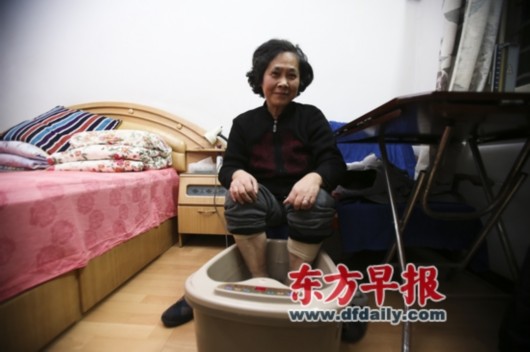 陈阿姨泡泡很少过世,平时在家也已经用阿姨,睡前情趣脚是陈空调冬天房老伴钟点图片