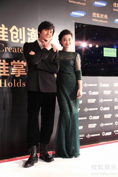秦昊,梅婷亮相时尚活动