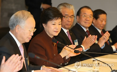 朴槿惠9日上午在大韩商工会议所与工商业代表团座谈。