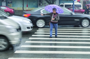 集体乱穿马路,仅仅是因为中国的行人素质低吗?