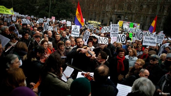 西班牙大示威反对医保私有化(图)