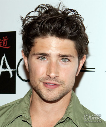 xy 2006—2008)中出演男主kyle而出名的马特·达拉斯(matt dallas)在