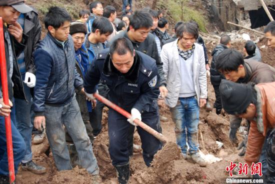 云南镇雄山体滑坡已致44人遇难2人失踪图