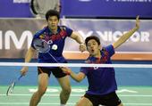 图文：2013韩国羽毛球顶级赛 李龙大回球