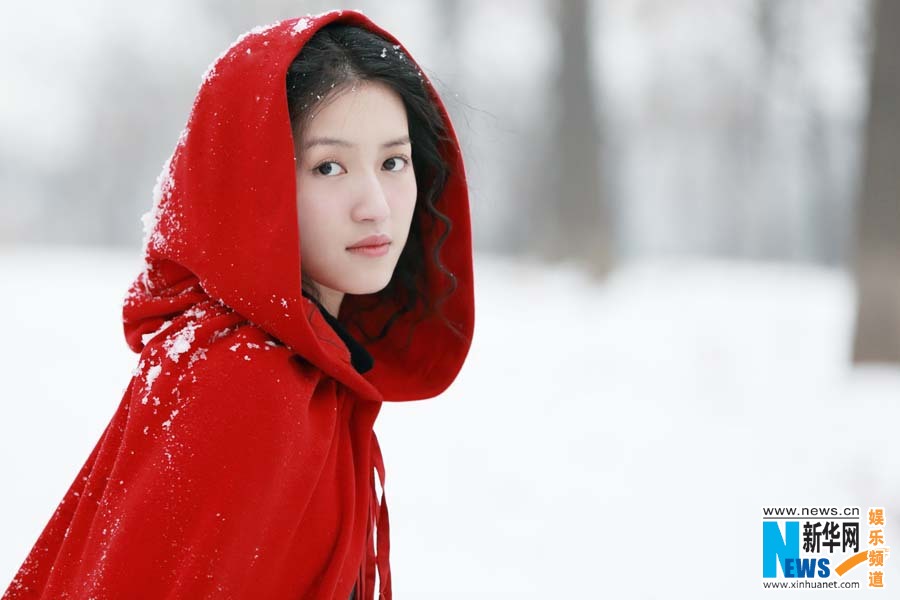 高清组图:苏青暖冬系列大片 银雪红妆倾城之美